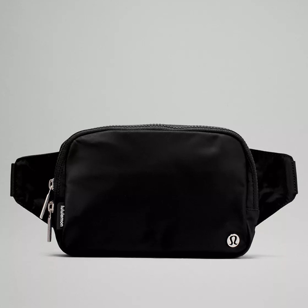 Lululemon belt bag NWT